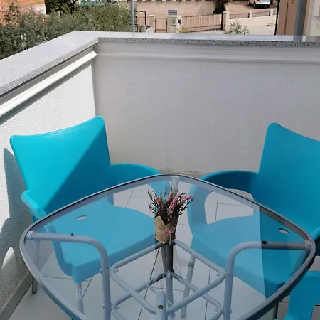Modern And Bright With Balcony And Sea View