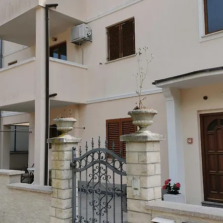 아파트 Modern And Bright With Balcony And Sea View