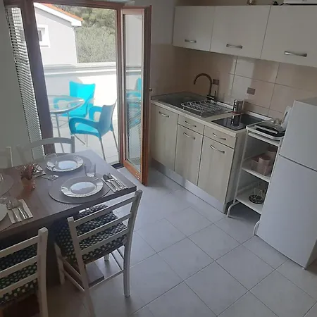 Modern And Bright With Balcony And Sea View 파자나